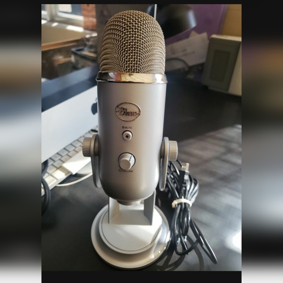 🎉HOST PICK🎉 Blue Yeti USB Microphone - Picture 2 of 9